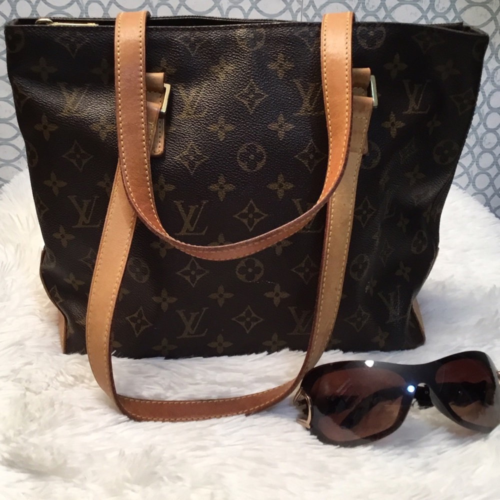 Louis Vuitton - Picture 1 of 5